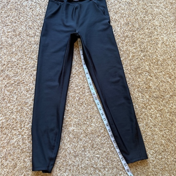 ALO Yoga Black Leggings for Women - Picture 2 of 7